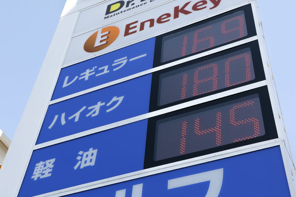 中小企業庁のデータでは運賃への価格転嫁はやや改善してきているようだが、上がる一方の燃料費や人件費、修繕費、車両等の輸送原価に追いつけていない