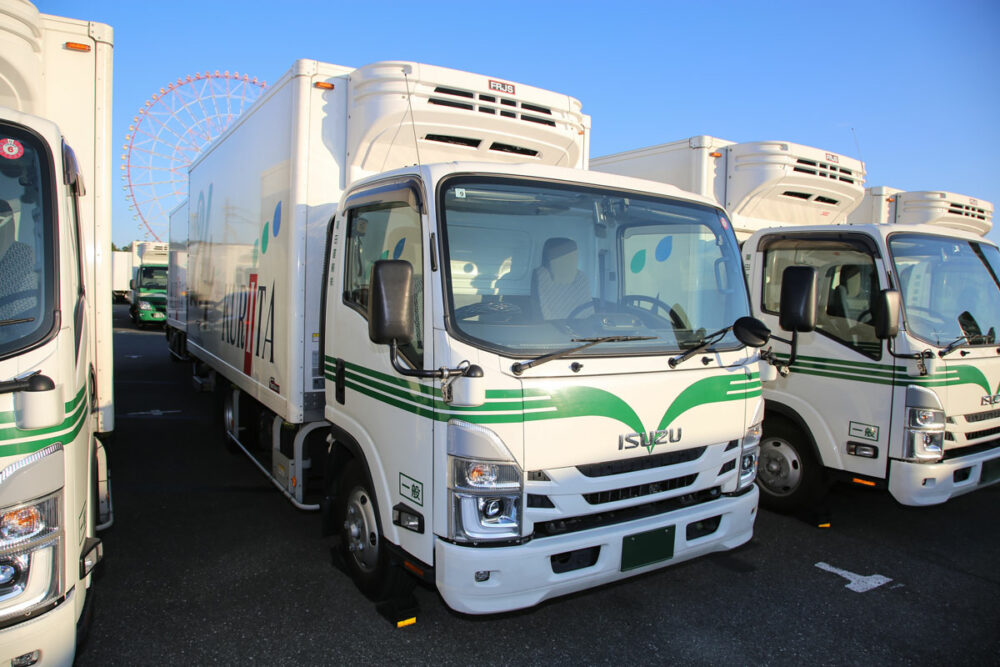 フルハーフコートを施工した栗田運輸の3t車。あまり期待していなかったものの、期待以上に臭いが取れ、ドライバーさんも「違いますね、コレ」と太鼓判