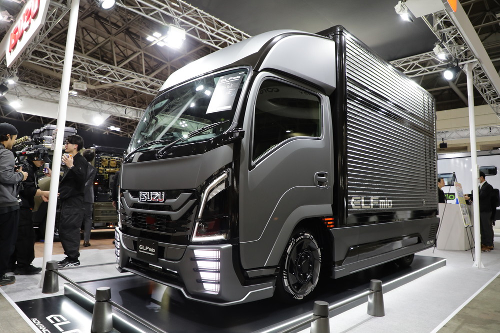 東京オートサロンにカスタマイズされた3台のエルフミオが登場！ 昨年に引き続きいすゞA＆Sが出展