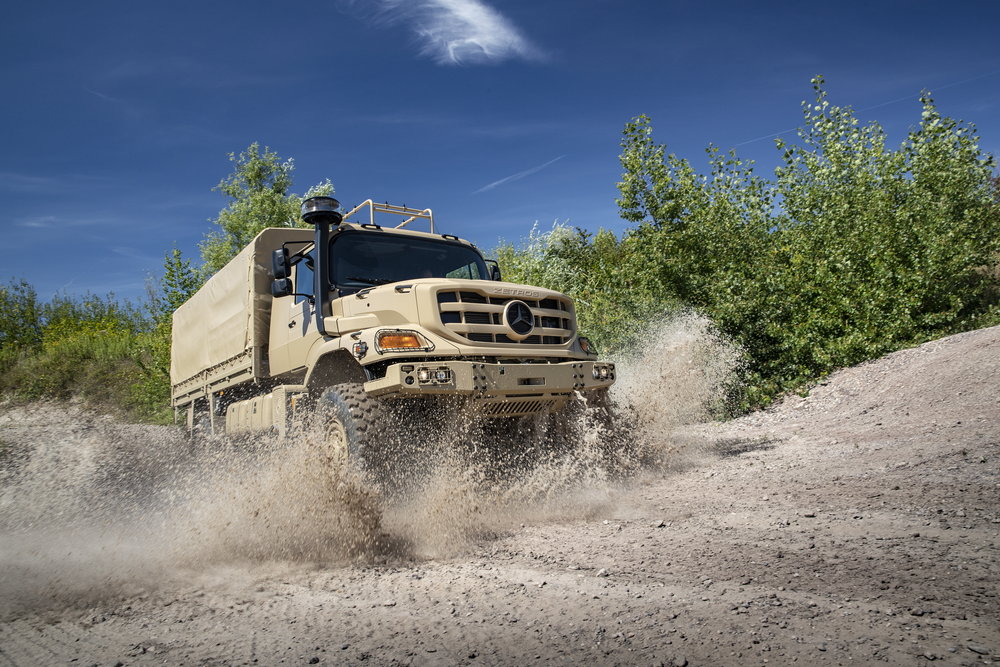 防衛産業は成長産業？　ダイムラーが「メルセデス・ベンツ」の軍用車事業を強化中！