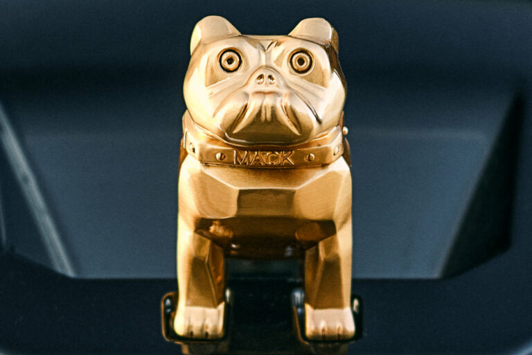 マックが長距離輸送用の大型トラック「パイオニア」を発表！　創立125年の老舗による最新鋭のアメリカンビッグリグ