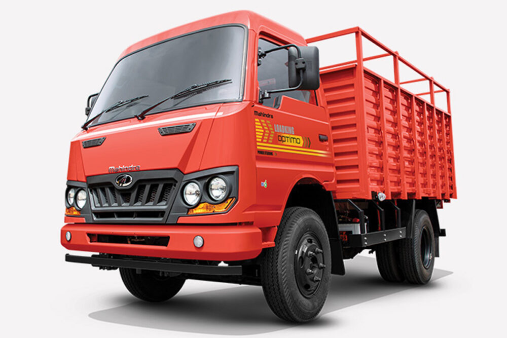 M&Mの小型トラック「ロードキング・オプティモ」。フェイスリフトとハイルーフ化でかなり変貌しているが、日産H40型キャブスターの血を引くGVW6.9トン車である。BS6規制をクリアするエンジンは82PS・2.5リッター直4ディーゼルのmDi CRDe型
