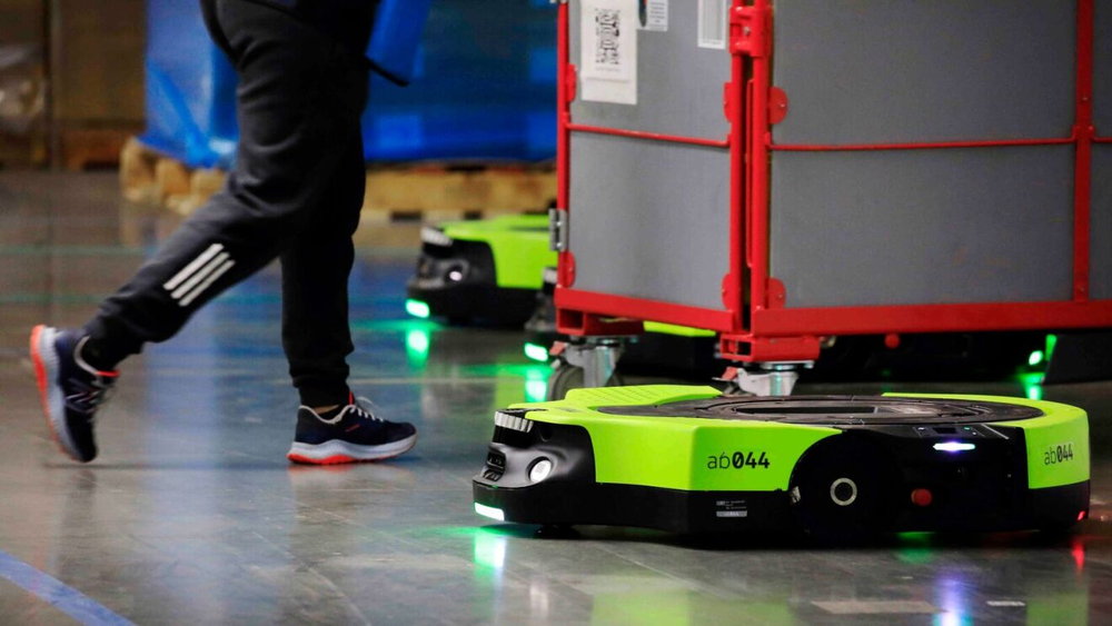 協働ロボで物流現場が安全に？　アマゾンのフルフィルメントセンターに75万台のロボット