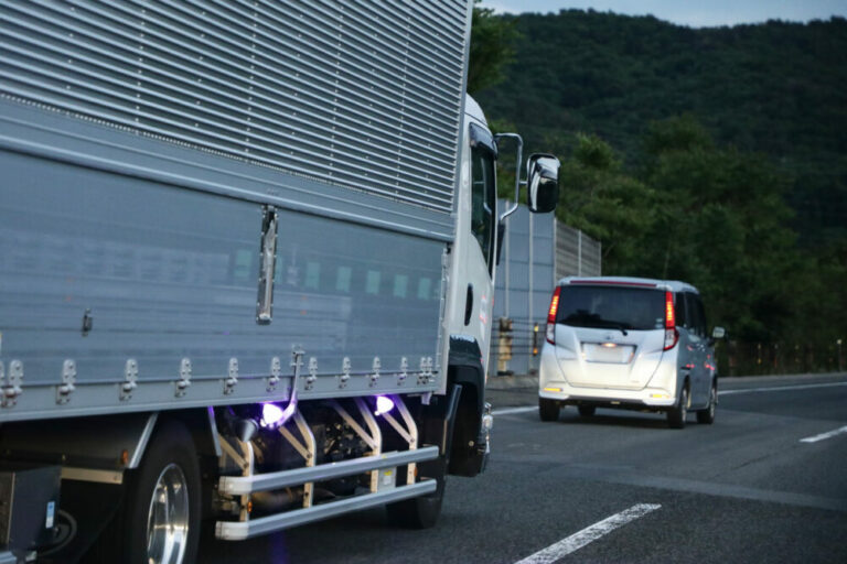 運転中にイライラしたらどうする!? 2人のトラックドライバーさんに聞いてみました