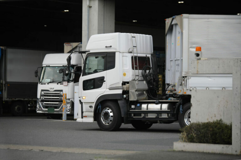 「トラック新法」が成立！　下請け制限・白トラ禁止・事業許可更新制などトラック業界は大転換期に!?