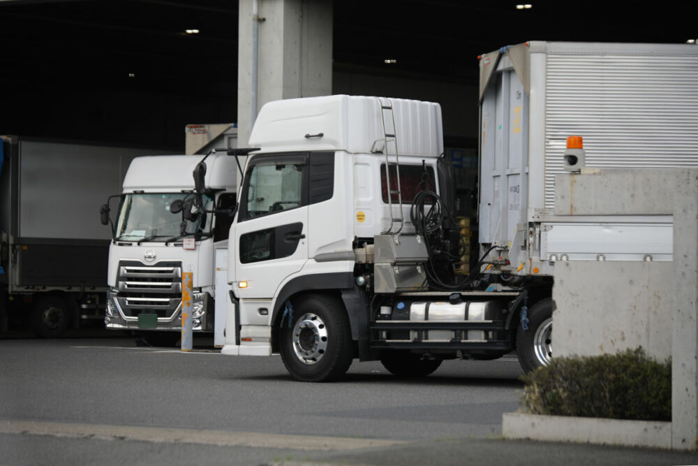 「トラック新法」が成立！　下請け制限・白トラ禁止・事業許可更新制などトラック業界は大転換期に!?