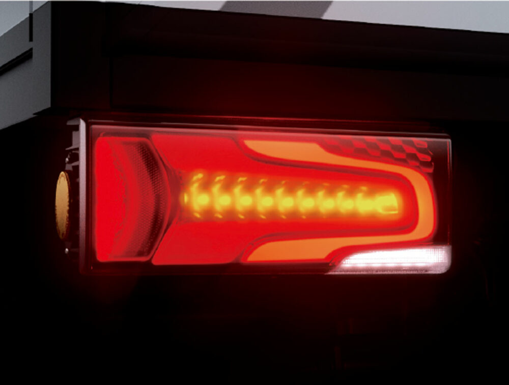 リアフォグランプを一体化したLEDリヤコンビネーションランプ