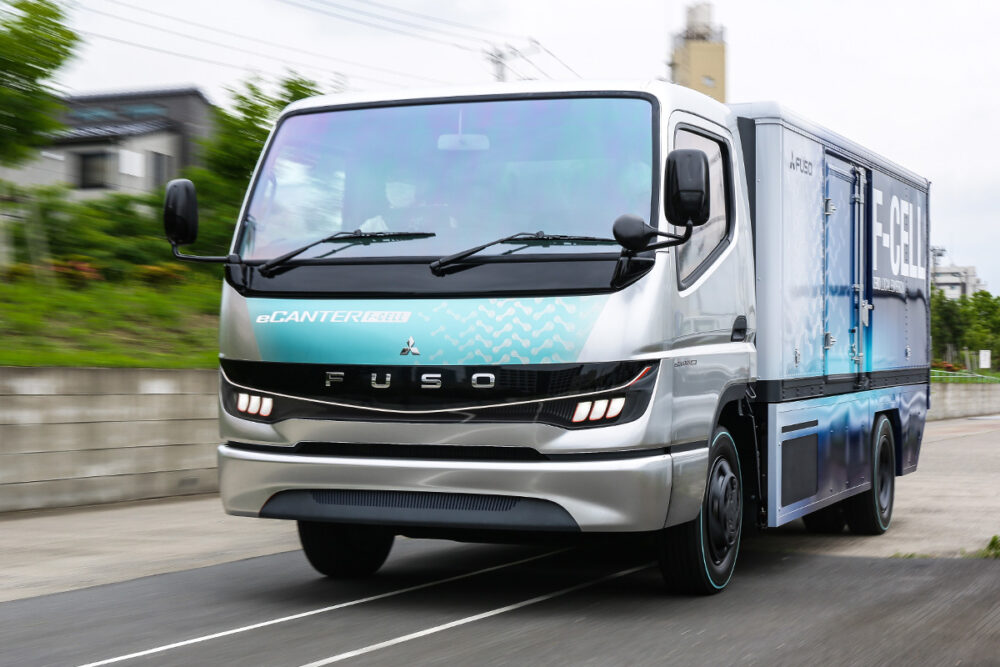三菱ふそうが2020年に発表した小型FCEVトラック「eキャンターF-CELL」
