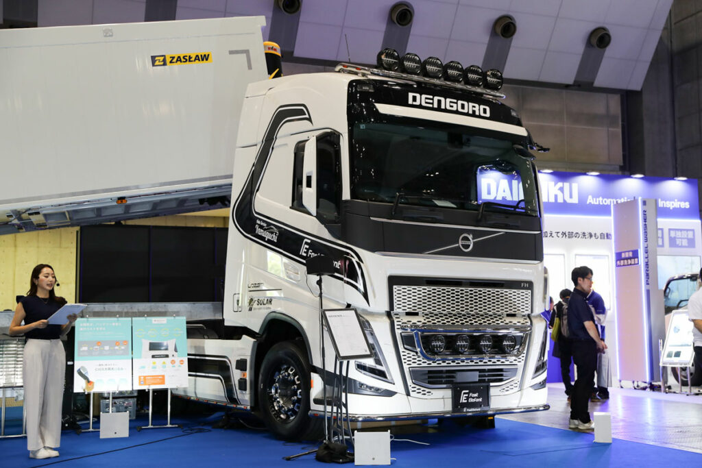 荷台容積はなんと50立方メートル!!　オートサービスヤマグチが国内最大級のポーランド製ダンプトレーラを販売開始！