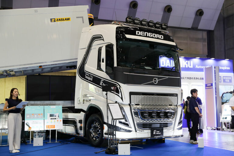 荷台容積はなんと50立方メートル!!　オートサービスヤマグチが国内最大級のポーランド製ダンプトレーラを販売開始！