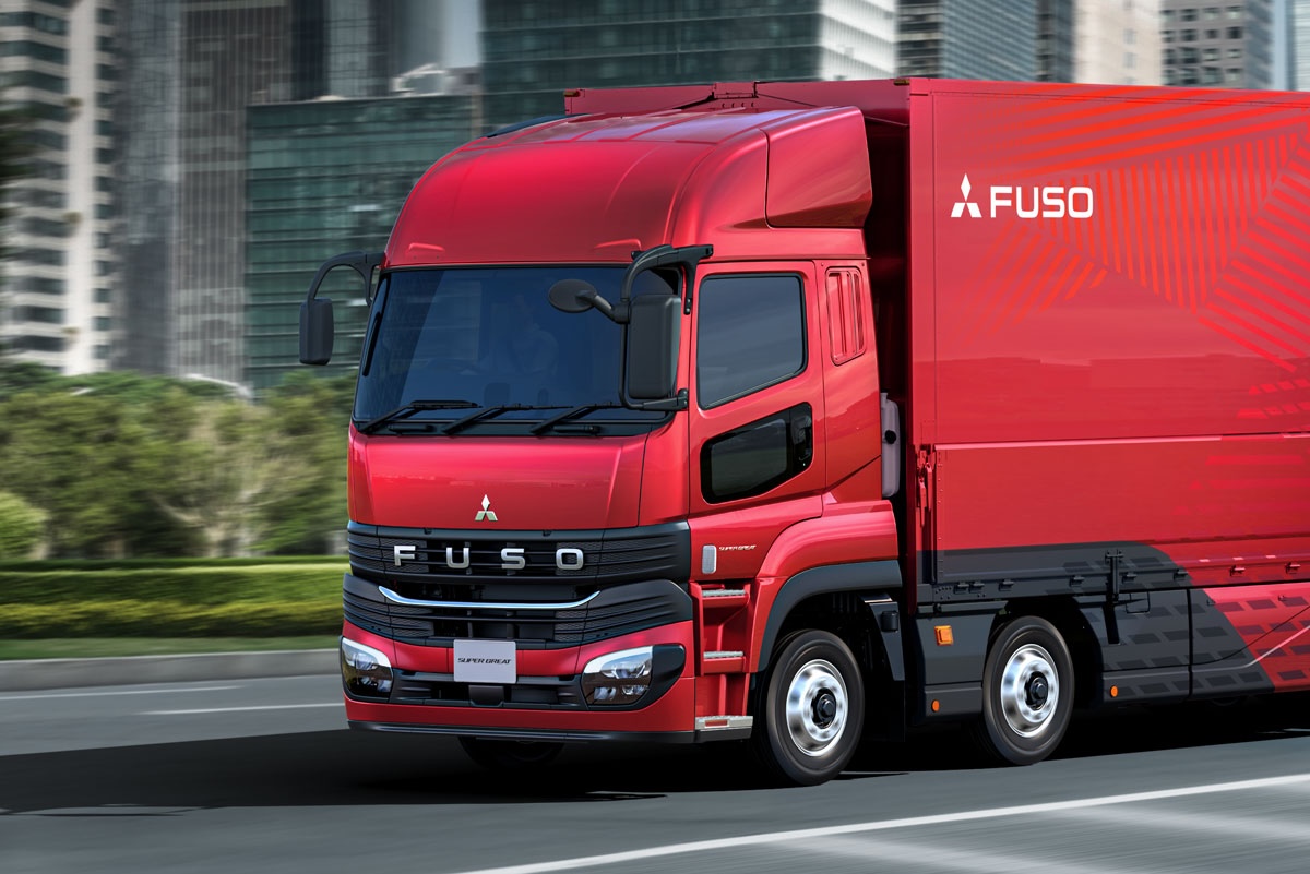 MY24SuperGreat_P36_37_FS_WING_