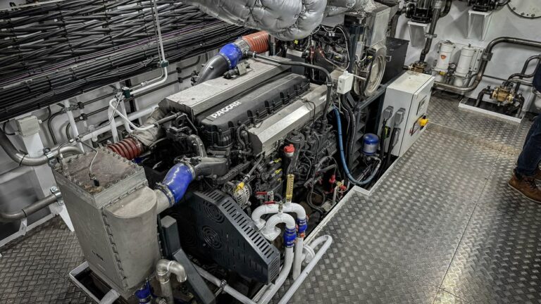 トラック用ディーゼルエンジンが船舶の電動化に一役？　オランダ・DAFが新たな取り組み