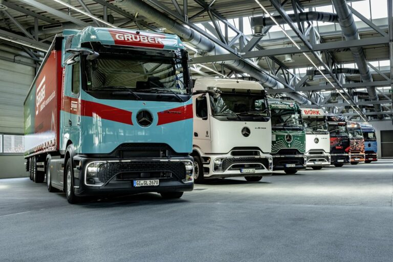 自社の物流は自社のトラックで脱炭素化！　ダイムラーが長距離14ルートに「eアクトロス600」投入