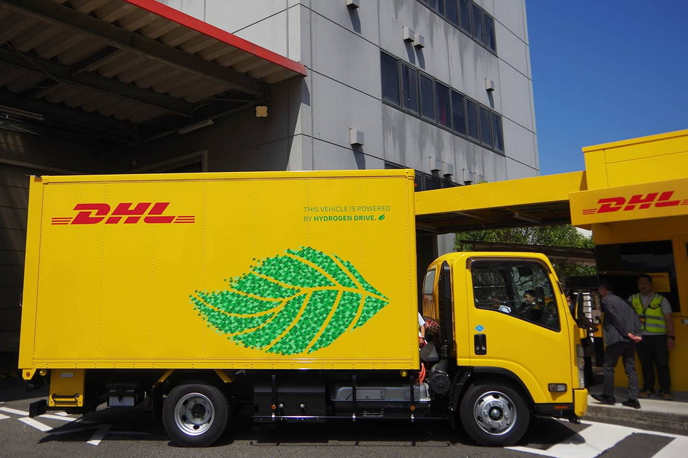 DHLが国内で水素トラックの実証走行を開始！　次世代エネルギーを活用した輸送革新を推進
