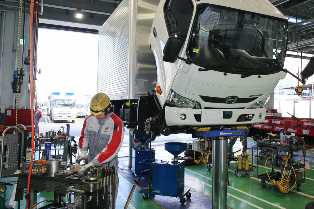 自動車整備士不足に布石！　日野が三級自動車整備士の養成施設を開設