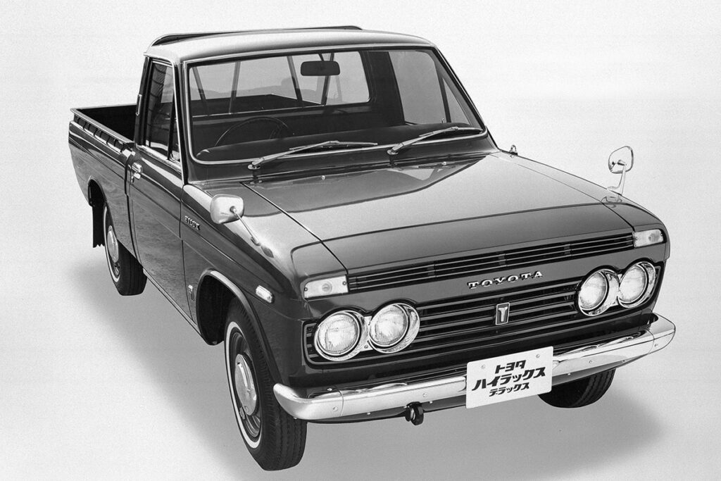 1968年から羽村工場で生産を開始した初代のトヨタ「ハイラックス」。市場では好評を博し、日野自動車の経営における羽村工場の存在感を決定的に高めたモデルである。以来、歴代ハイラックスはタイのトヨタ海外拠点に移管されるまで、羽村工場で生産されていた