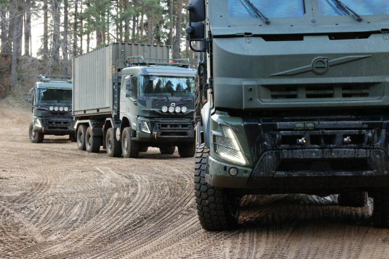 あのトラックも軍用仕様に！　成長する防衛産業向けにボルボも軍用車事業を強化中!?