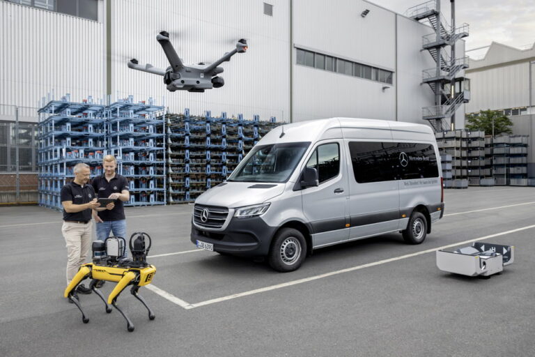 商用車の製造現場に「ロボット犬」!?　AIによる自律型ロボットが工場の効率向上に一役