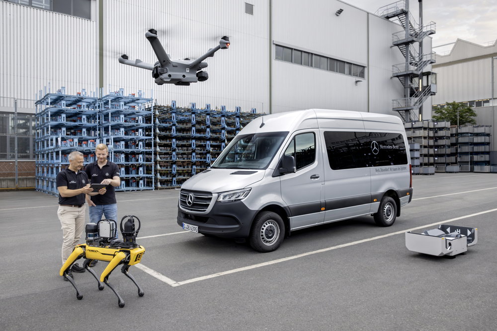 商用車の製造現場に「ロボット犬」!?　AIによる自律型ロボットが工場の効率向上に一役