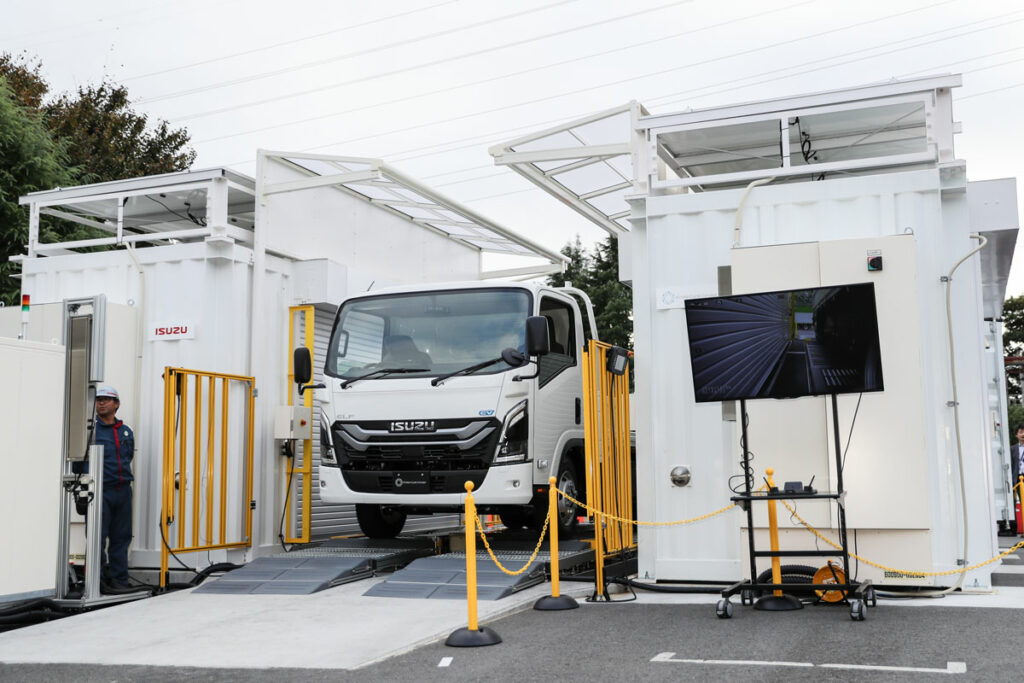 いすゞ藤沢工場内に設置されたバッテリー交換ステーション「EVision Cycle Concept（ECC）」