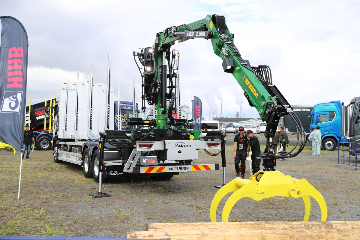 2本のジョイスティックで直感的に操作可能！ 電子制御化で大幅に進化