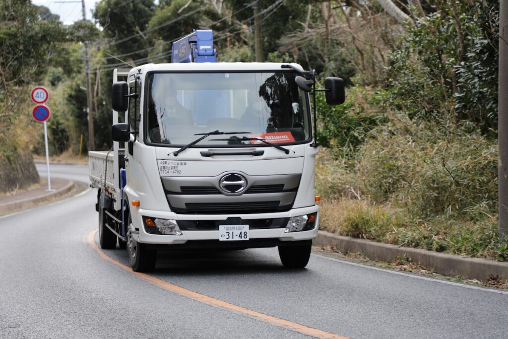 途切れなく加速できるトルコンATは上り坂などに強く、失速がないぶん燃費面でも有利といえる