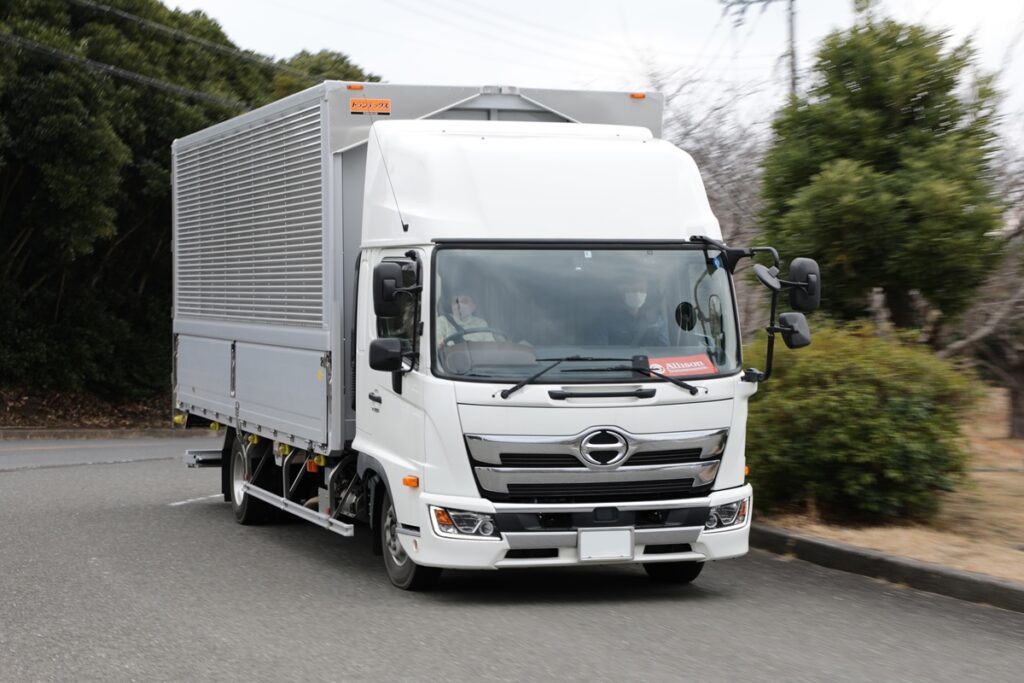 最近まで日野レンジャーのカーゴ系にもアリソンATが設定されていた。AT限定免許導入を機に初心者でも運転しやすいAT車を復活して欲しいところ