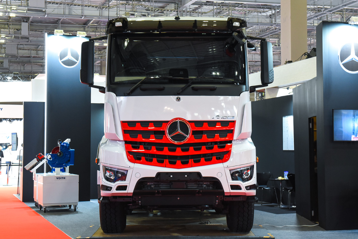 ジャパンモビリティショー2025開幕！ 初公開のトラック・バスたちを