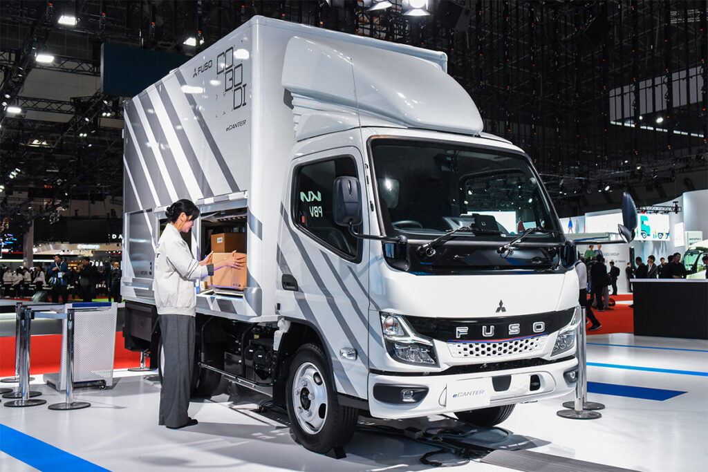 三菱ふそう eキャンター×COBODI