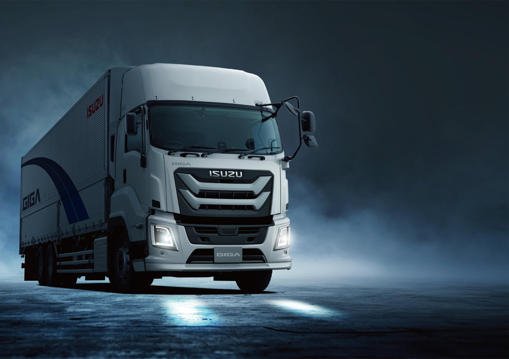 新キャブデザインのいすゞギガ登場!! 安全装備とコネクテッド機能も強化