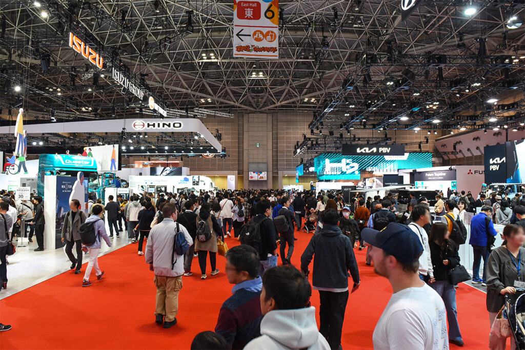 開催は11月9日まで！ モビショー2025でゲットできる商用車メーカーのノベルティを集めてみた!!