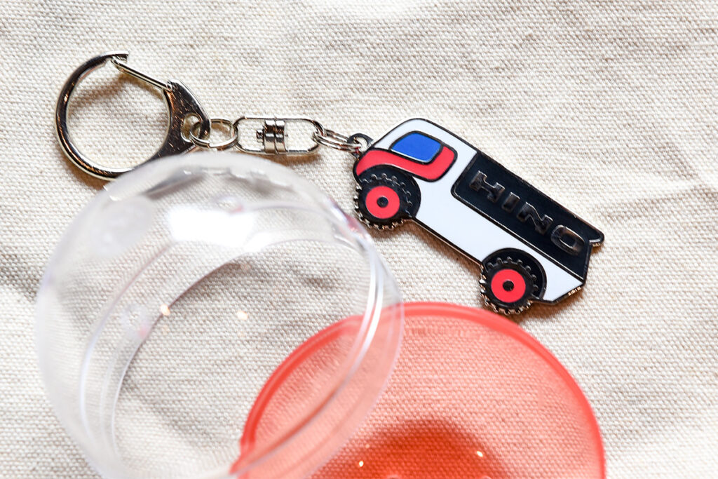 筆者が回したのはプレスデー。ダカールレンジャー（黒）が出ました！