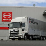 日野とHacobuがトラックの荷待ち・荷役作業時間削減に向けた共同プロジェクト！　ドライバーの手間なく動態管理を実現