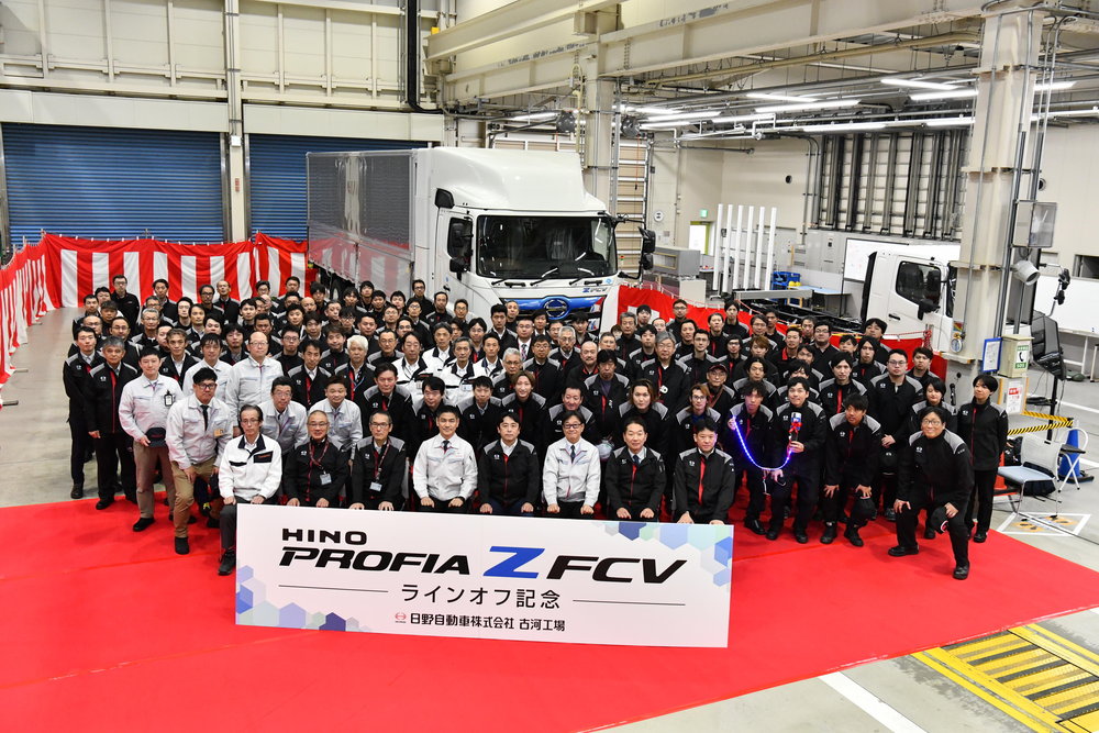 日野プロフィア Z FCVがラインオフ!! 日本初の燃料電池大型トラック量産第1号車