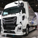 住友ゴムの独自技術「センシングコア」が国内OEMで初採用！　いすゞギガに標準装備された『車輪脱落予兆検知システム』とは？