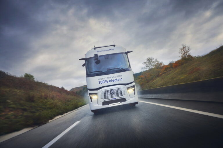 大型BEVトラックの航続距離は600kmに！　ルノー・トラックスが新型トラック・バンを一挙発表!!