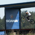 並外れたチャレンジで人類の限界に挑む！　スカニアの自動運転トラックを使ったスタントに成功