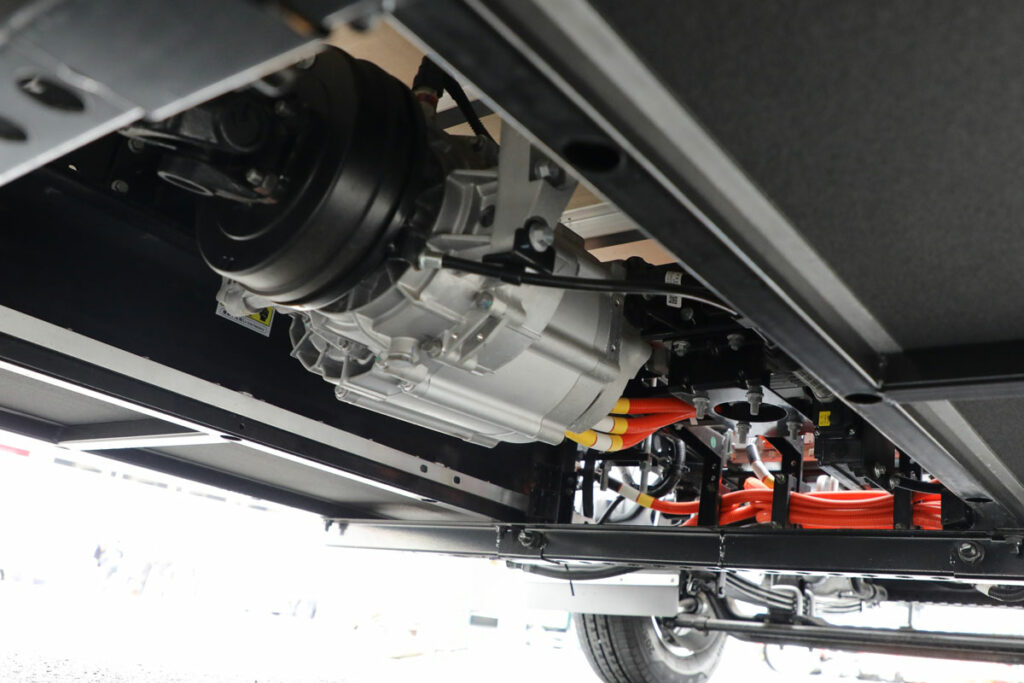 セントラルドライブ方式で搭載される駆動用モーター