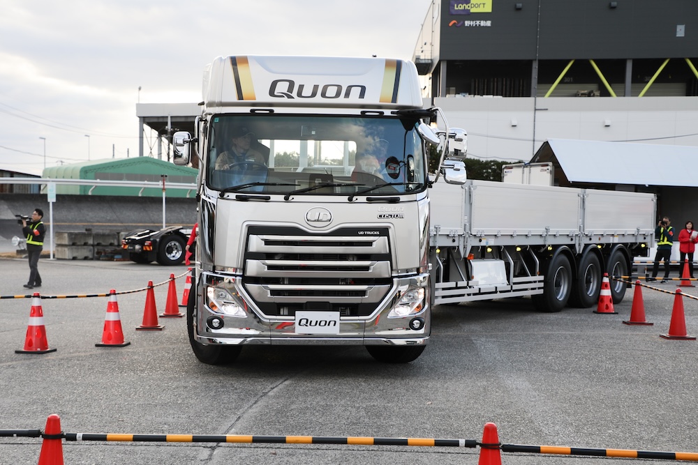 THE ONEの運転競技の様子。決勝戦は予選よりも道幅を狭くしており、さらに難しくなっているという