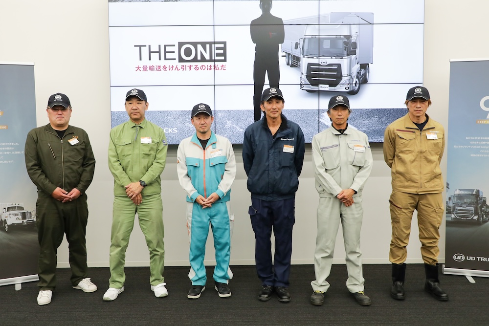 決勝戦に出場した6地域の代表選手。右から小関氏、堀本氏、秋山氏、山下氏、織田氏、川部氏