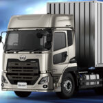 UDトラックスが「クオン」2026年型を発表！ 迅速シフトに磨きをかけた12段AMTとスタイリッシュなフロントマスクを新採用!!