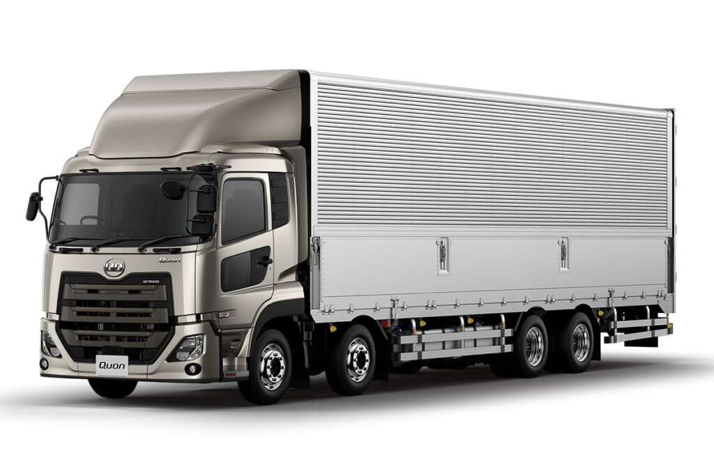 2026年型クオン。写真は4軸低床8×4車型・CG