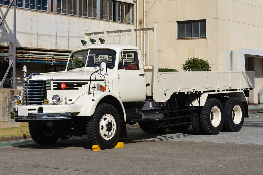 日本自動車殿堂の歴史遺産車として認定された1968年式のミンセイ6TW12型（2014年撮影）
