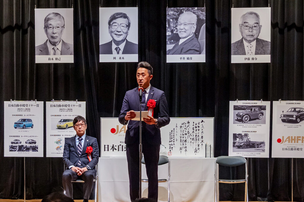 2025年11月に開催された2025日本自動車殿堂の表彰式に臨んだUDトラックスの⼩⽥原俊彦 商品戦略担当専務執⾏役員