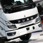 荷台に上らなくても荷物を取り出せる！　三菱ふそうがモビリティショーで公開した「次世代型トラックボディ」とは？