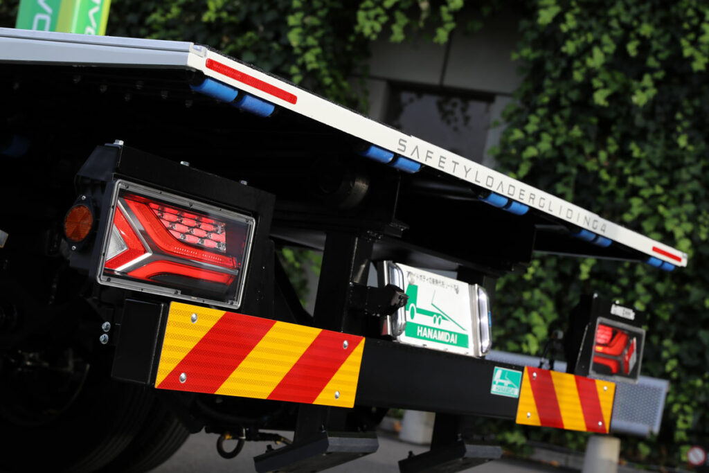 スムーズなスライドをサポートする樹脂製ローラーは5個から10個に倍増。さまざまな路面状況に対応する