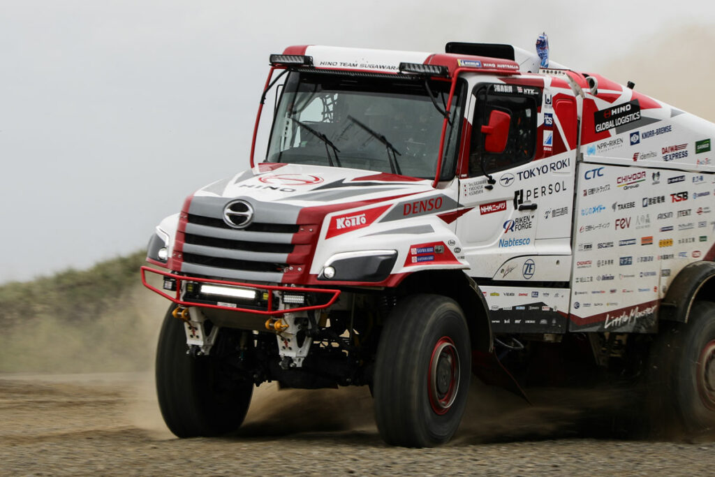 連続35回の完走とさらなる高みへ!!　ダカールラリー2026に挑戦する日野チームスガワラの戦いがいよいよ始まる