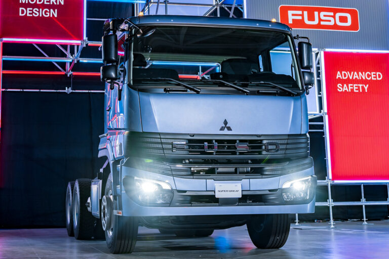 台湾でロケットスタート!! 三菱ふそうの大型トラック「スーパーグレート」新型が初の海外デビュー！