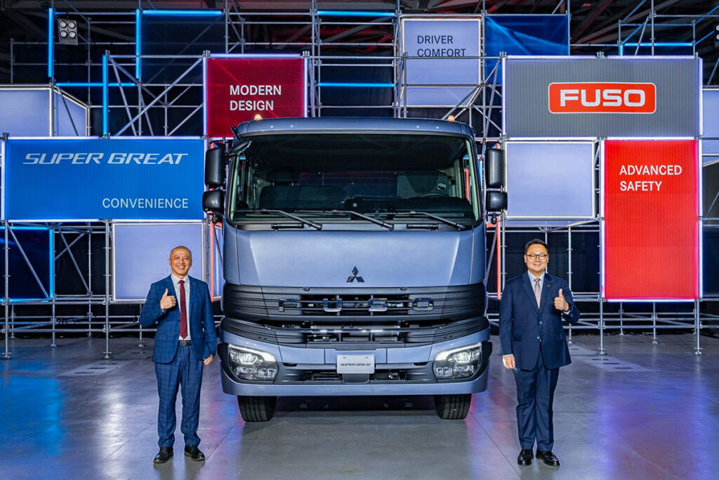 台湾での新型スーパーグレート発表イベント。向かって右がDTATのパク・ジョンウCEO