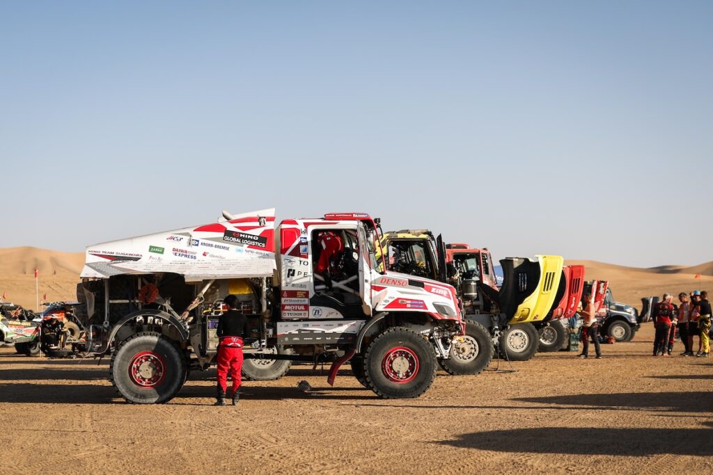 後半戦のマラソン行程初日を無事クリア!　日野は第9ステージをクラス9位でゴール【ダカールラリー2026】